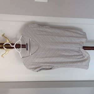 COIN 1804 Short sleeve, loose fitting top.